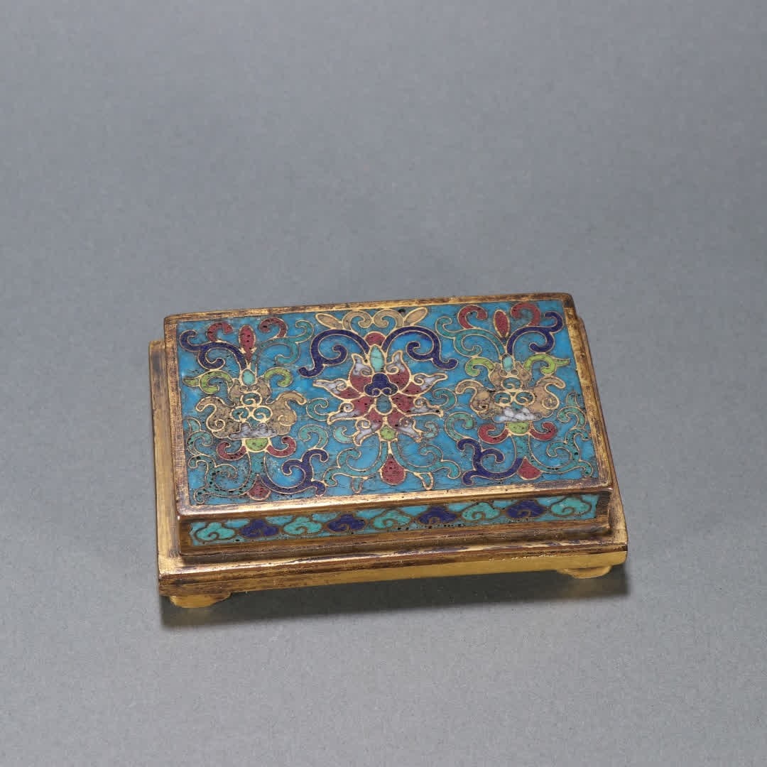 A Qing Dynasty bronze gilt cloisonne base with lotus entwined branches: Qing Dynasty bronze gilt cloisonne base with entwined lotus motif SIZE: H:2.7cm W:9.1cm W:270g (The Dimensions Of All Batches Are Manually Measured.If You Need More Detailed Information, Please Contac