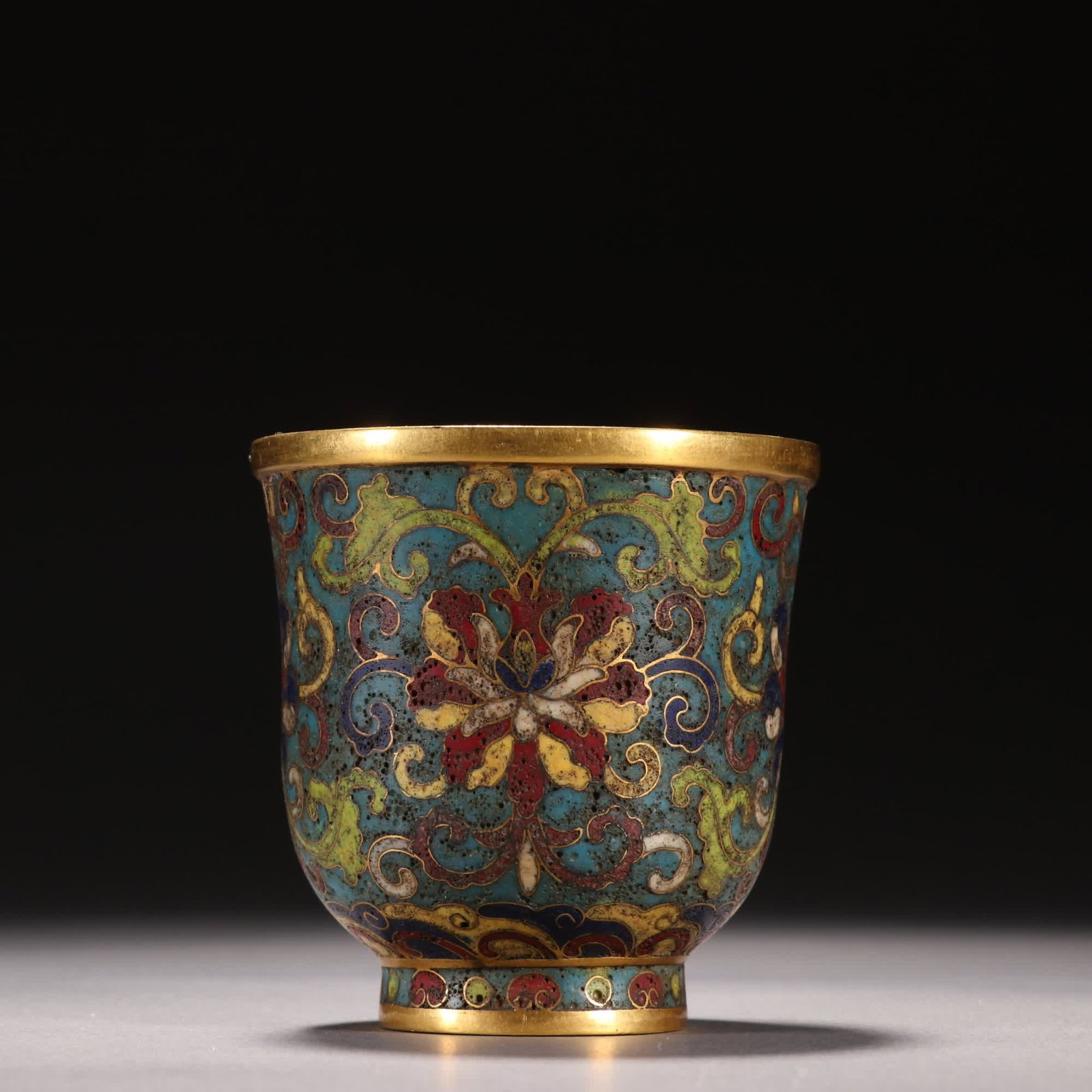 One Qing Dynasty: Copper gilt cloisonne patterned wine cup: Qing Dynasty: Copper gilt cloisonne patterned wine glass SIZE: H: 6.7cm Mouth diameter 6.3cm W: 168g (The Dimensions Of All Batches Are Manually Measured.If You Need More Detailed Information, Please 