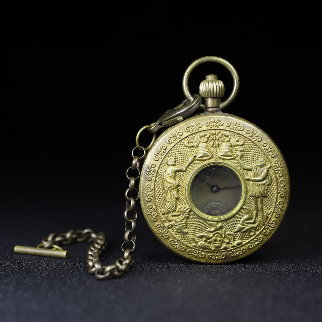 A late Qing dynasty copper case two-and-a-half-hand movement pocket watch: Late Qing dynasty copper case pocket watch with two-and-a-half-hand movement SIZE: D:5.5cm (The Dimensions Of All Batches Are Manually Measured.If You Need More Detailed Information, Please Contact Ou