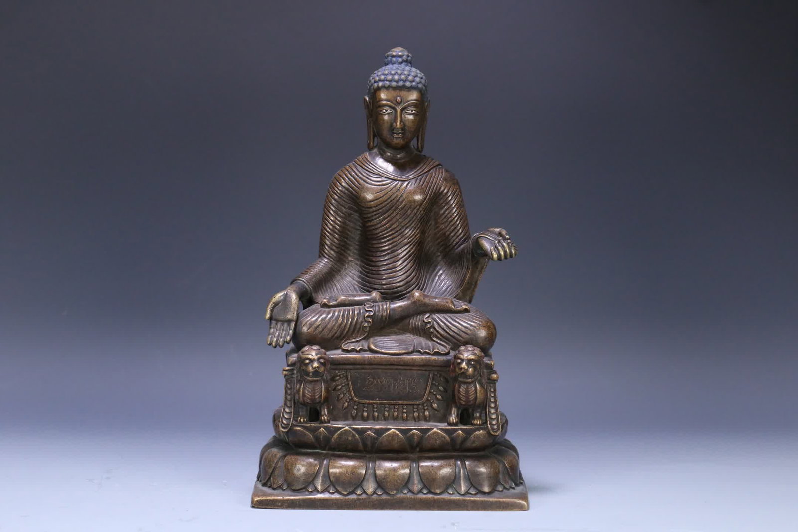 An early Swati-style gilt-bronze inlaid Shakyamuni statue (1 of 9)