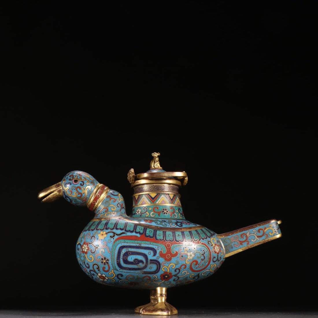 A Qing Dynasty bronze-bodied cloisonne goose pot with a handle and handle (1 of 9)