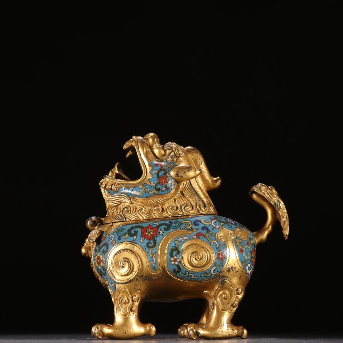A Qing Dynasty copper gilt cloisonne Wangtianhou incense burner: Qing Dynasty Gilt Copper Cloisonne Wangtianhou Incense SIZE: H:11.5cm W:11.2cm W:990g (The Dimensions Of All Batches Are Manually Measured.If You Need More Detailed Information, Please Contact Our Cus
