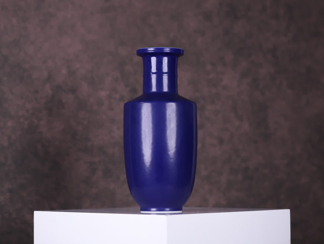 A Qing Qianlong period Jilan glazed mace vase (1 of 11)