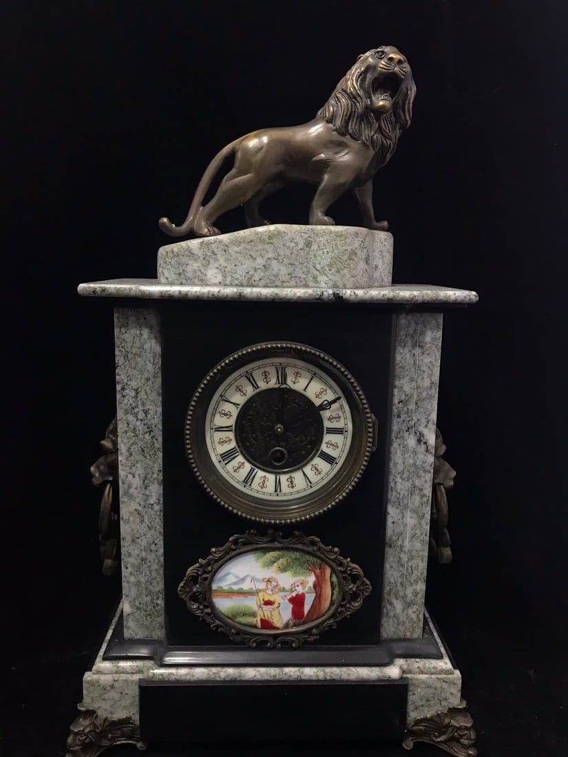 A late Qing dynasty European-style marble bronze lion hand clock: Late Qing European marble bronze lion table clock SIZE: L:25cm H:50cm (The Dimensions Of All Batches Are Manually Measured.If You Need More Detailed Information, Please Contact Our Customer Service Be