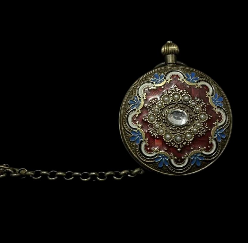 A late Qing dynasty double-leaf pure copper pocket watch: Late Qing Dynasty double-leaf pure copper pocket watch SIZE: D:55mm (The Dimensions Of All Batches Are Manually Measured.If You Need More Detailed Information, Please Contact Our Customer Service Befo