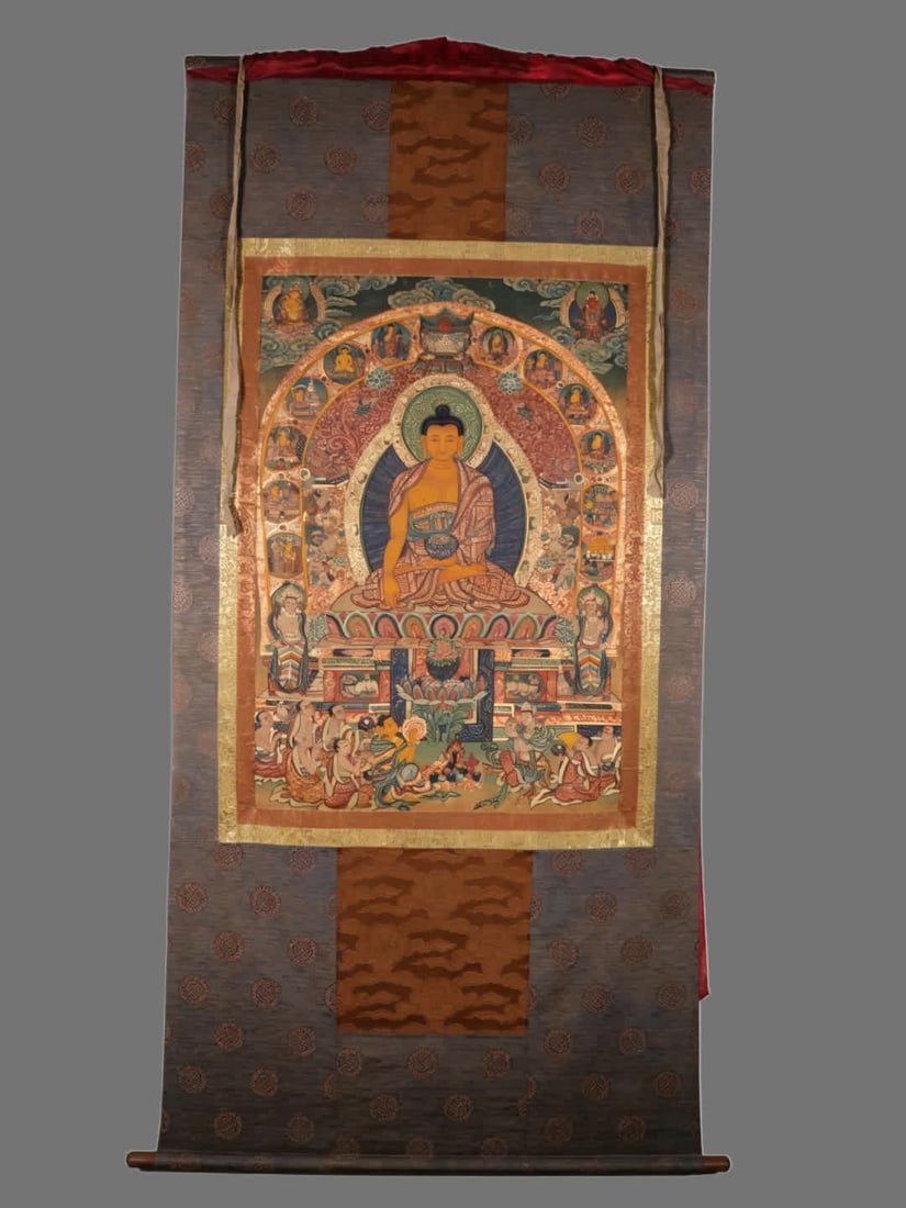 A Qing Dynasty Shakyamuni Thangka: Qing Dynasty Shakyamuni Thangka SIZE: H:182cm W:101cm (The Dimensions Of All Batches Are Manually Measured.If You Need More Detailed Information, Please Contact Our Customer Service Before Bidding.)