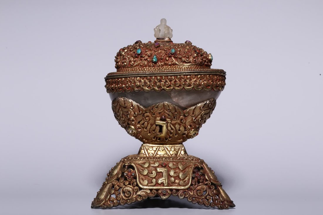 A Qing Dynasty copper gilded turquoise encased crystal Gabala bowl: Qing Dynasty bronze gilt turquoise encased crystal Gabala bowl SIZE: H:20cm L:13cm W:14cm W:418g (The Dimensions Of All Batches Are Manually Measured.If You Need More Detailed Information, Please Cont