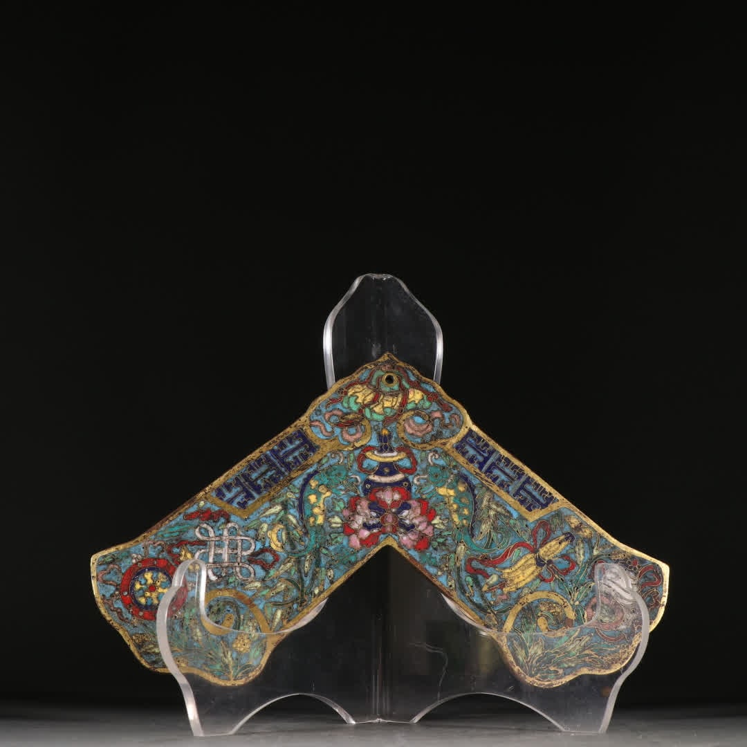 A Qing Dynasty bronze gilt cloisonne eight-treasure patterned chime stone: Qing Dynasty bronze gilt cloisonne eight-treasure pattern chime stone SIZE: W:24x15.3cm W:767.7g (The Dimensions Of All Batches Are Manually Measured.If You Need More Detailed Information, Please Cont