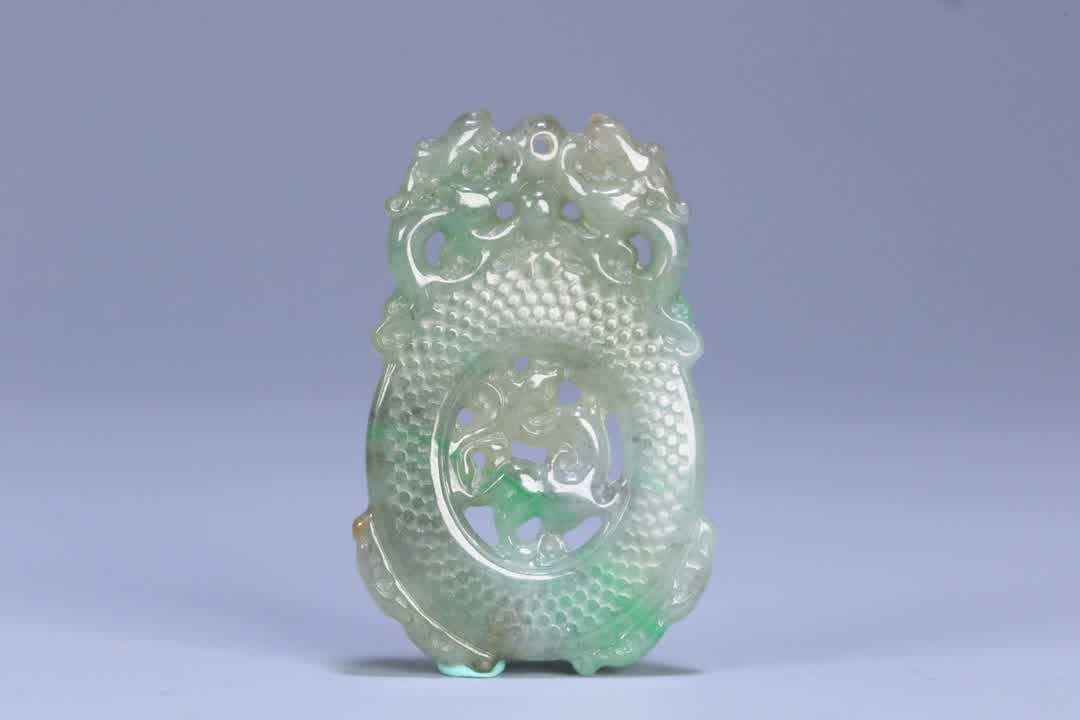 A late Qing dynasty jadeite Chilong plaque: Late Qing Dynasty Old Jadeite Chilong Plaque SIZE: 4.2x2.3x0.8cm W:8.5g (The Dimensions Of All Batches Are Manually Measured.If You Need More Detailed Information, Please Contact Our Customer Service 