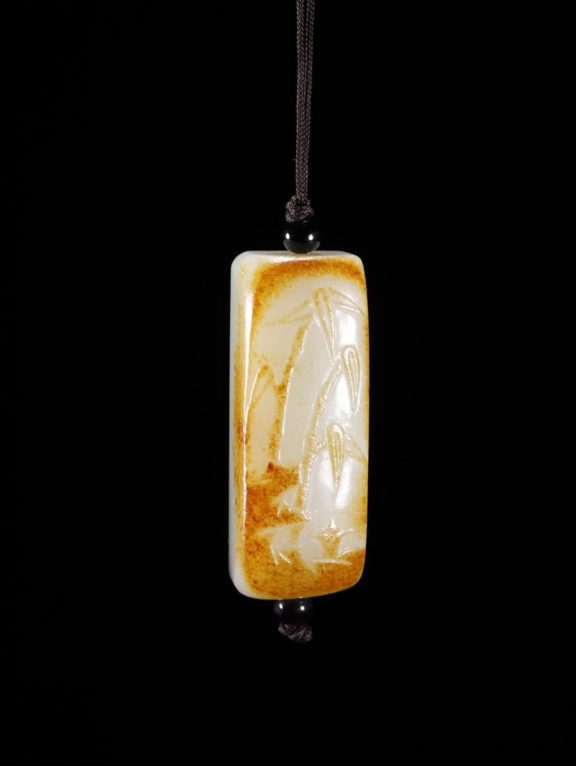 A piece of Hetian jade steadily rising in rank: Hetian jade steadily rose to the rank of Lezi SIZE: 5.7x2.2x1.5cm W:44.8g (The Dimensions Of All Batches Are Manually Measured.If You Need More Detailed Information, Please Contact Our Customer Servic