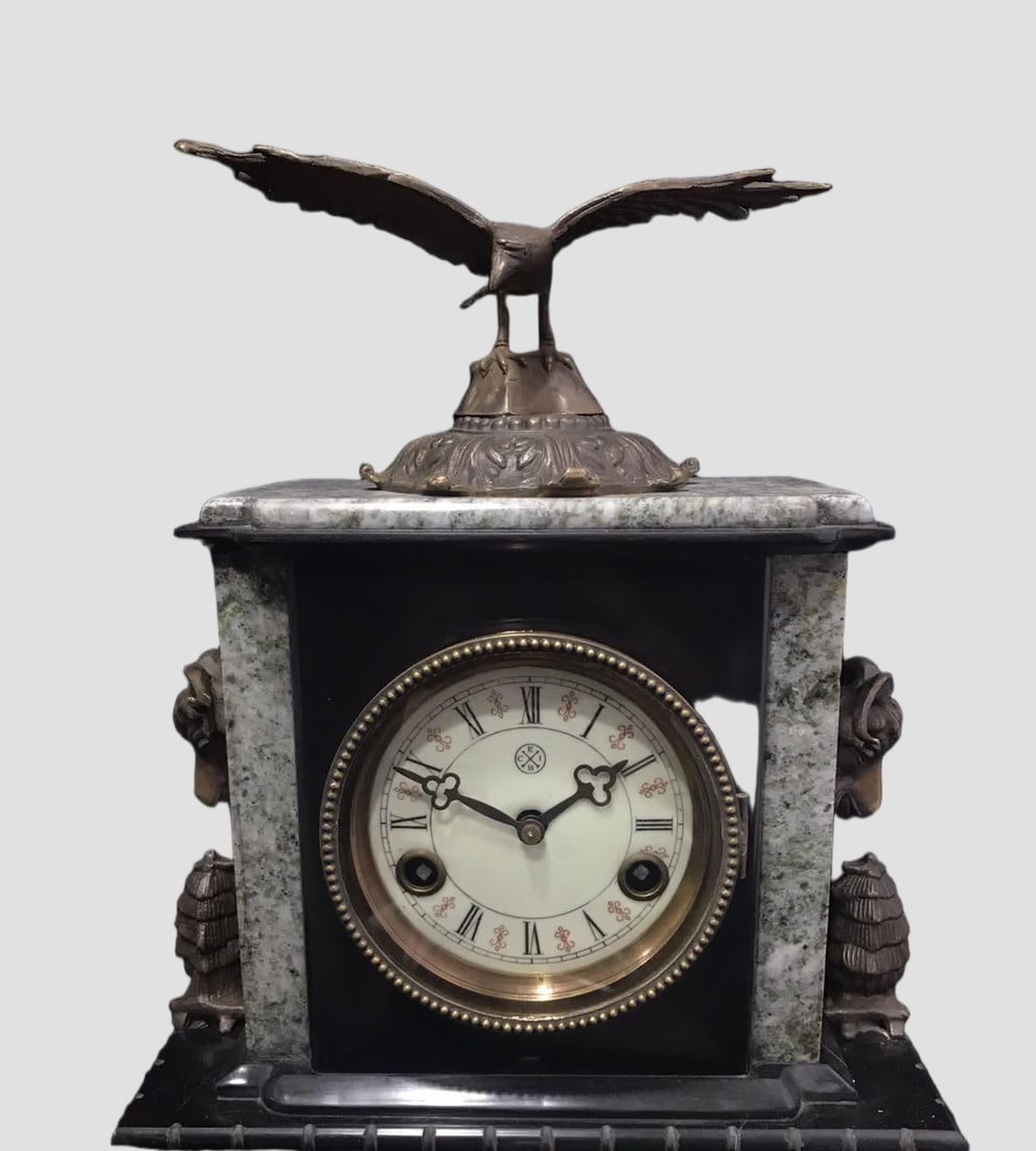 A late Qing dynasty marble eagle-decorated table clock: Late Qing dynasty marble eagle-decorated mantel clock SIZE: L:40cm H:26cm (The Dimensions Of All Batches Are Manually Measured.If You Need More Detailed Information, Please Contact Our Customer Servic