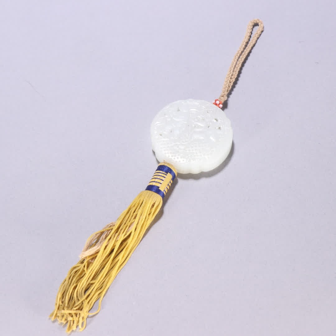A Qing Dynasty Hetian jade sachet pendant featuring character stories: Qing Dynasty Hetian jade character story sachet pendant SIZE: W:5.1x5.1cm W:32.8g (The Dimensions Of All Batches Are Manually Measured.If You Need More Detailed Information, Please Contact Our Custome