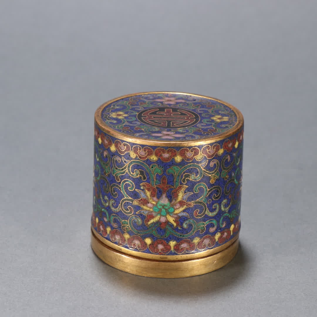 A Qing Dynasty copper gilt cloisonne lid box with entwined lotus patterns: Qing Dynasty bronze gilt cloisonne lotus pattern lid box SIZE: H:5.4cm W:5.9cm W:304.5g (The Dimensions Of All Batches Are Manually Measured.If You Need More Detailed Information, Please Contact Our C