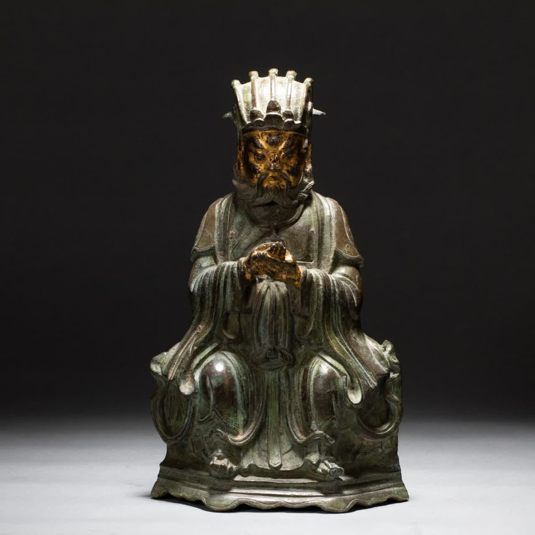 A bronze statue from the Qing Dynasty: Qing Dynasty bronze statue SIZE: L:16cm W:9cm H:27cm W:3080g (The Dimensions Of All Batches Are Manually Measured.If You Need More Detailed Information, Please Contact Our Customer Service Before