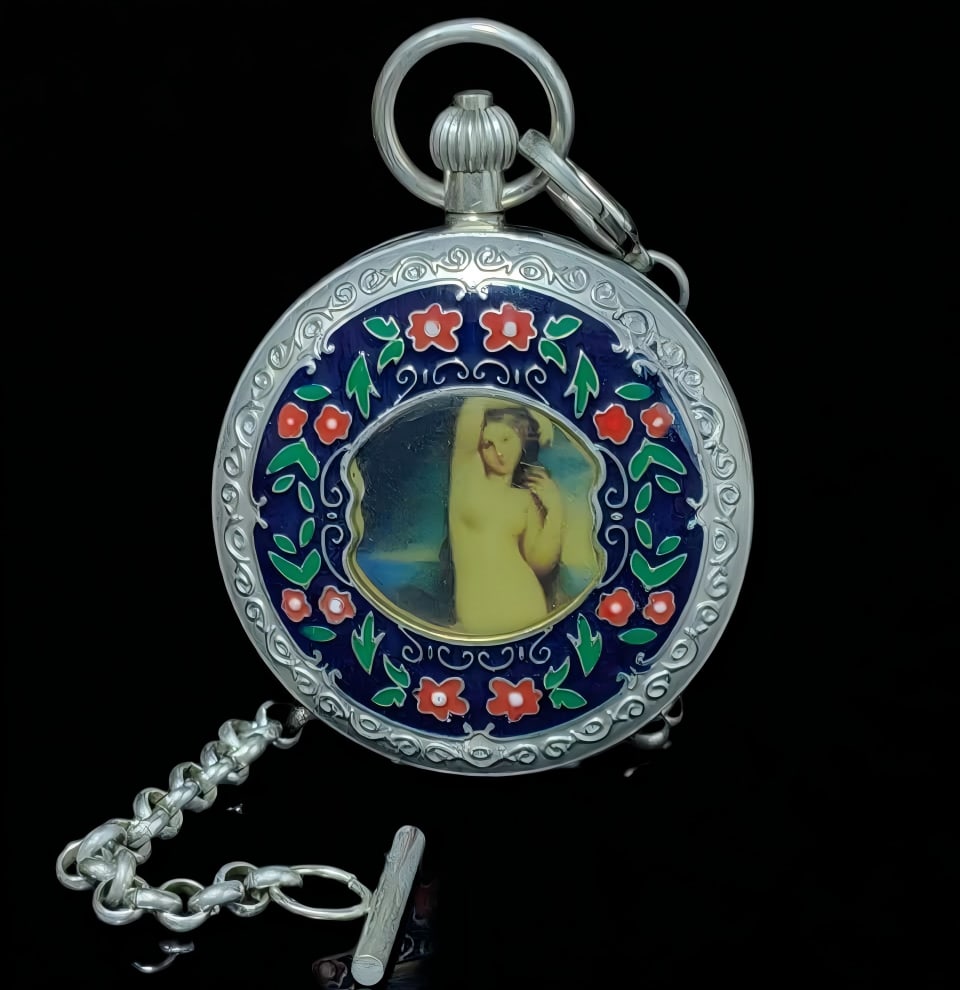 A late Qing dynasty double-open pocket watch: In the late Qing dynasty, I open my pocket watch in pairs SIZE: D:55mm (The Dimensions Of All Batches Are Manually Measured.If You Need More Detailed Information, Please Contact Our Customer Service