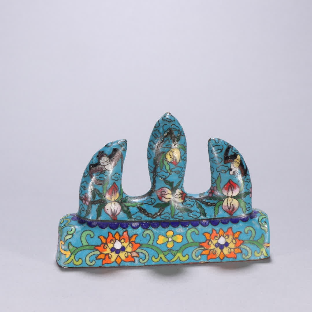 A Qing Dynasty bronze-bodied cloisonne Fushou pen holder: Qing Dynasty copper-bodied cloisonne Fushou pen holder SIZE: H:8.2cm W:12.2cm W:201.6g (The Dimensions Of All Batches Are Manually Measured.If You Need More Detailed Information, Please Contact Our