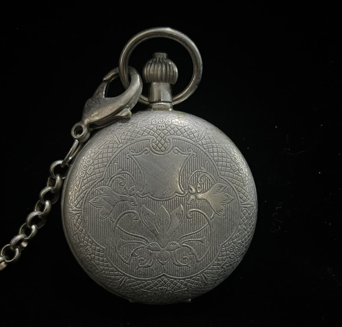 A late Qing dynasty double-open pocket watch: In the late Qing dynasty, I open my pocket watch in pairs SIZE: D:50mm (The Dimensions Of All Batches Are Manually Measured.If You Need More Detailed Information, Please Contact Our Customer Service
