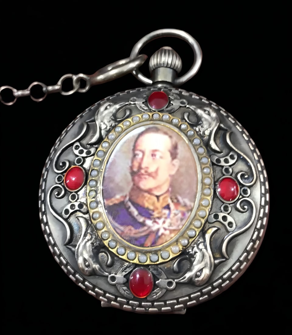 A European-style inlaid portrait pocket watch: European-style inlaid portrait pocket watch SIZE: D:5cm (The Dimensions Of All Batches Are Manually Measured.If You Need More Detailed Information, Please Contact Our Customer Service Before Bidding.)