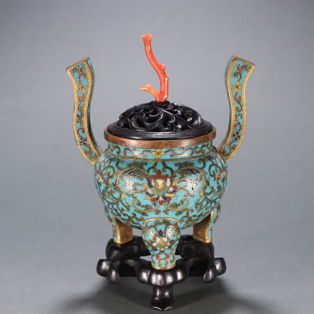 A Qing Dynasty bronze-gilt cloisonne three-legged incense burner with entwined lotus patterns: Qing Dynasty bronze gilt cloisonne three-legged incense burner with entwined lotus pattern SIZE: H:14.5cm W:10.9cm W:385g (The Dimensions Of All Batches Are Manually Measured.If You Need More Detailed