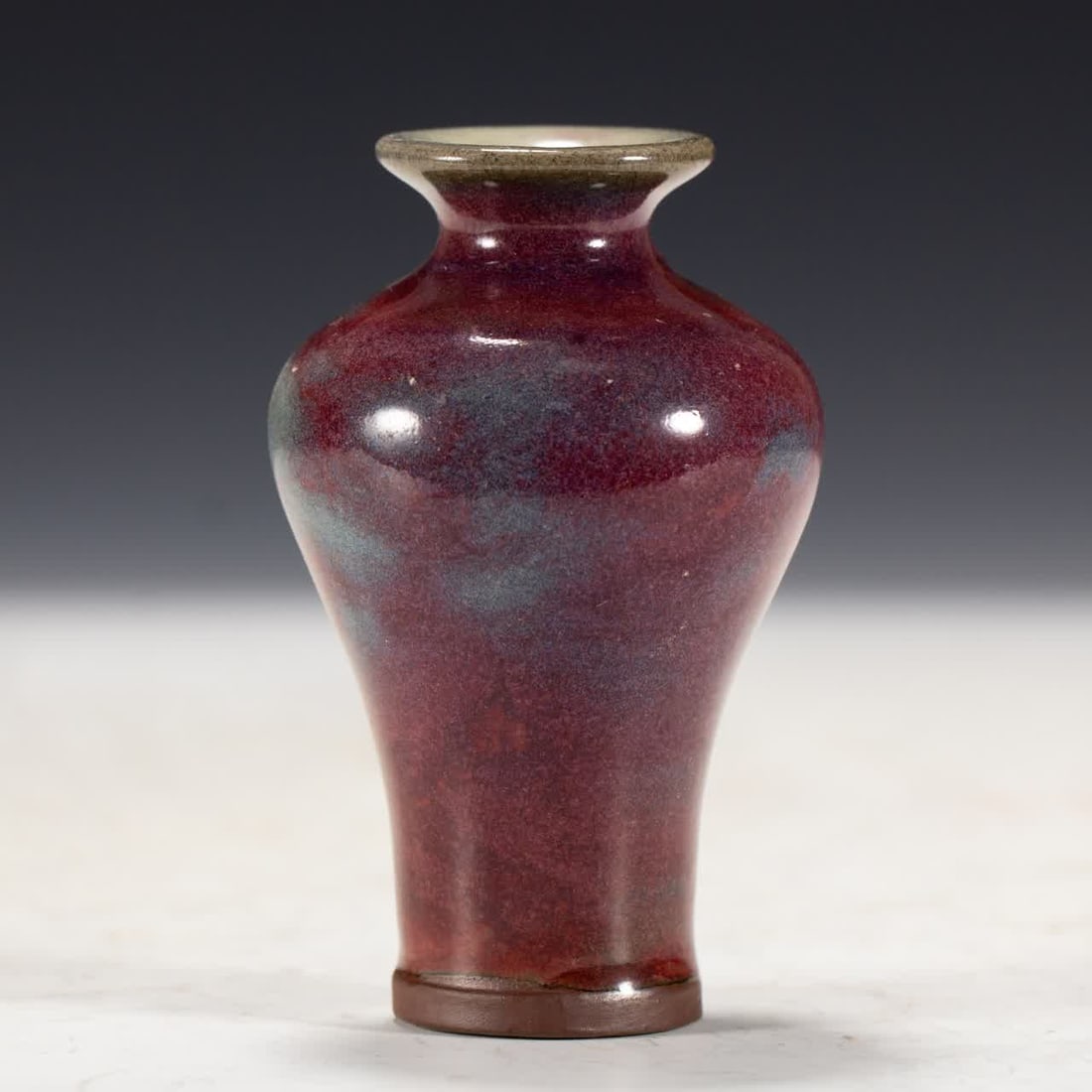 One is a Qing Dynasty kiln-glazed vase: A kiln-glazed vase in the Qing Dynasty SIZE: L:5cm W:5cm H:9cm W:130g (The Dimensions Of All Batches Are Manually Measured.If You Need More Detailed Information, Please Contact Our Customer Service Be