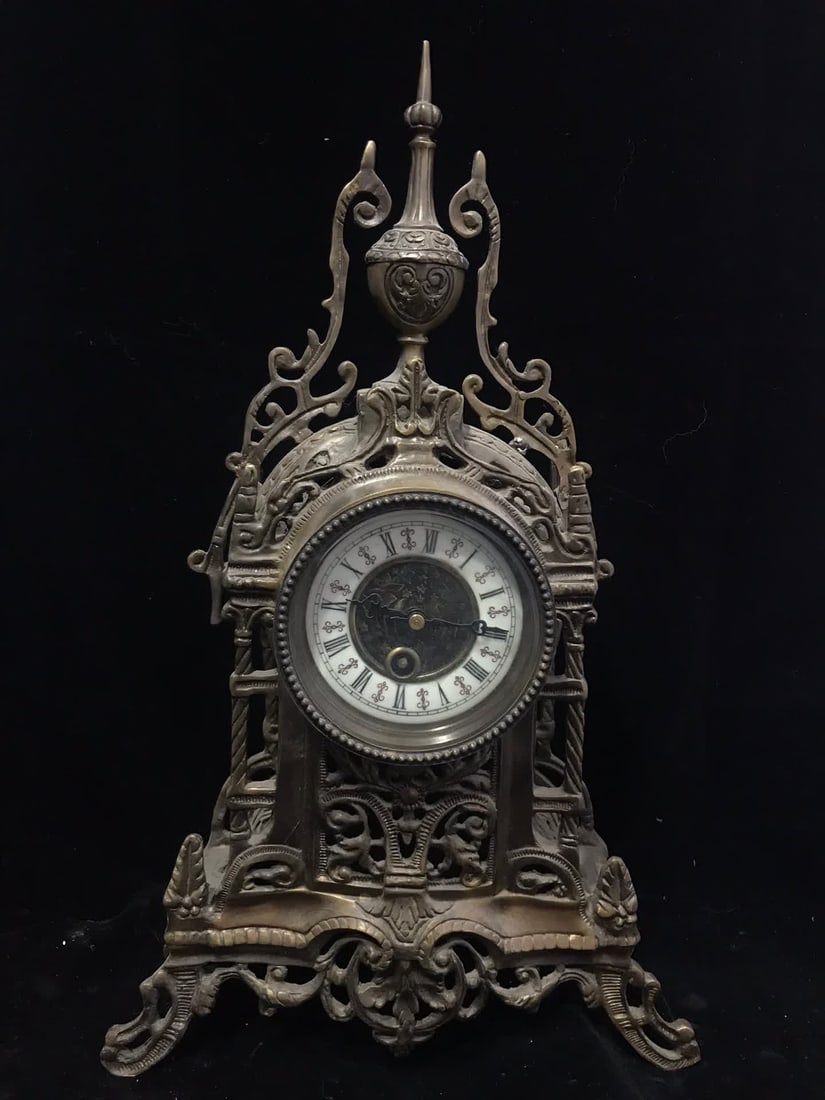 A late Qing European Rococo-style openwork copper table clock: Late Qing European Rococo-style openwork bronze table clock SIZE: L:41cm H:24cm (The Dimensions Of All Batches Are Manually Measured.If You Need More Detailed Information, Please Contact Our Customer 