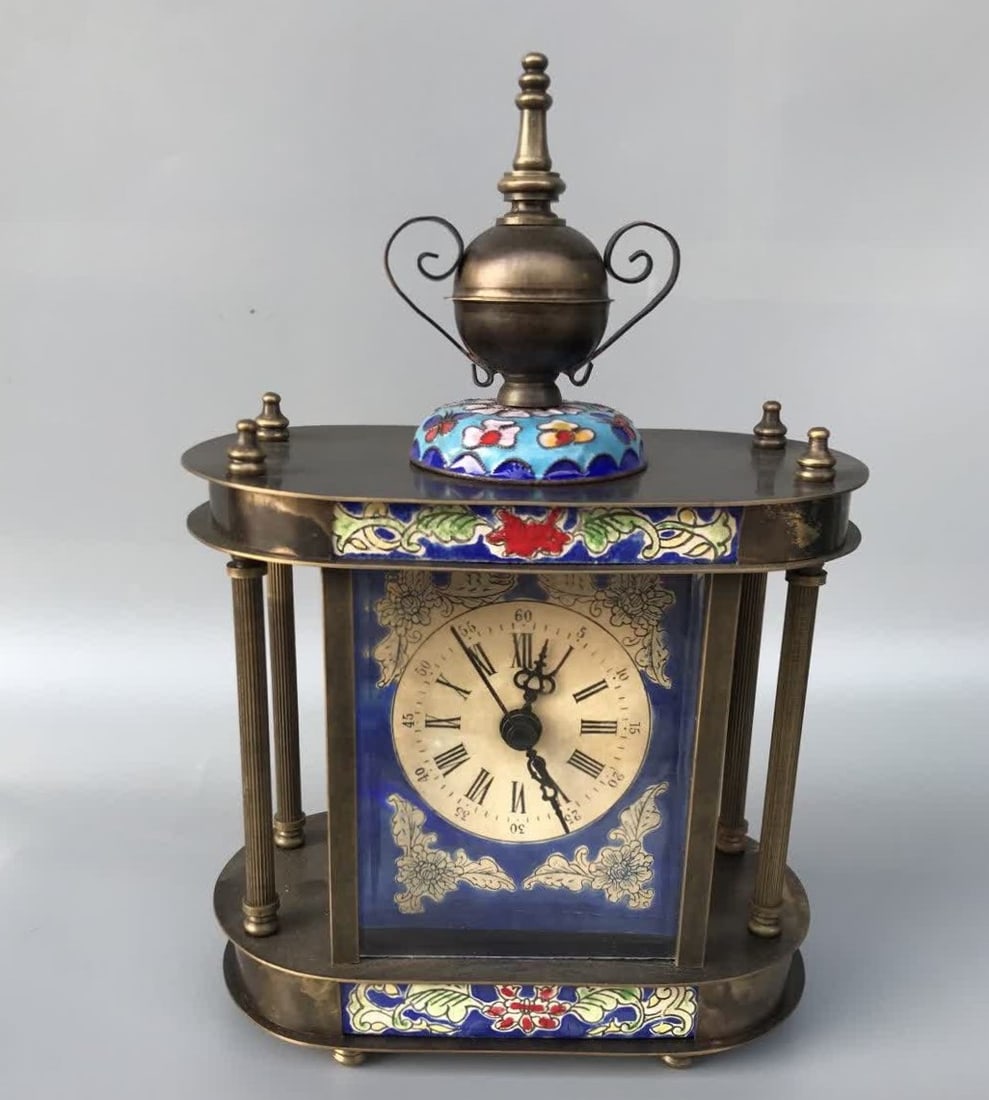 A late Qing dynasty European-style cloisonne table clock: Late Qing European cloisonne table clock SIZE: 14x8x22cm (The Dimensions Of All Batches Are Manually Measured.If You Need More Detailed Information, Please Contact Our Customer Service Before Bidding.
