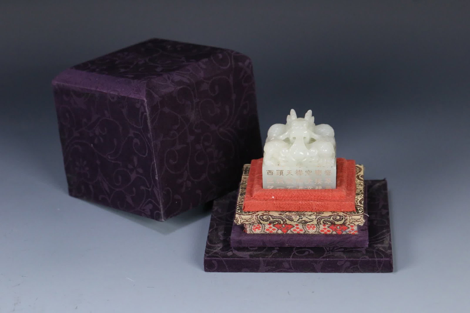 One Hetian jade dragon-knob seal: Hetian jade dragon-knob seal SIZE: 4.6x4.3x4cm W:165.5g (The Dimensions Of All Batches Are Manually Measured.If You Need More Detailed Information, Please Contact Our Customer Service Before Bidding.)