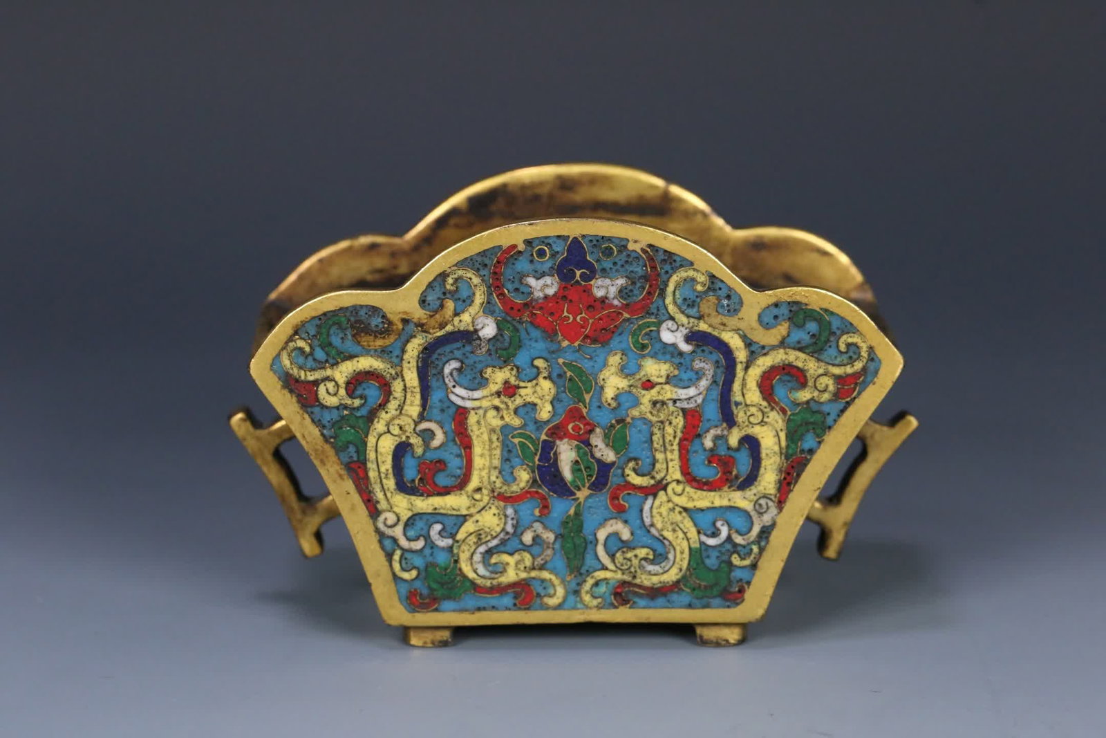 A Qing Qianlong period cloisonne dragon pattern double-handled burner: Qing Dynasty Qianlong period Cloisonne dragon pattern double-handled incense burner SIZE: 10.3x4.5x6.5cm W:283.7g (The Dimensions Of All Batches Are Manually Measured.If You Need More Detailed Informa