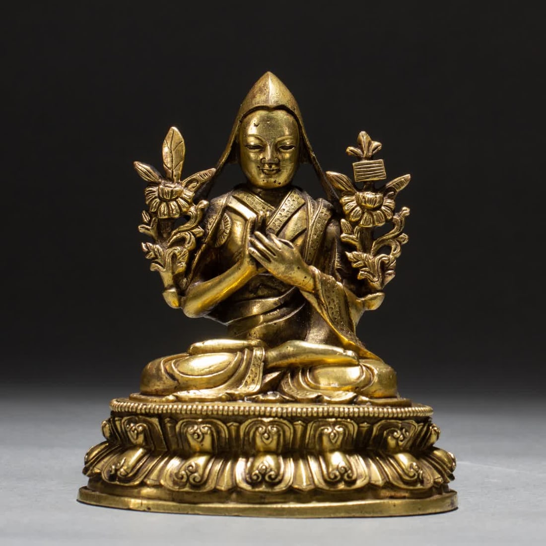 A Qing Dynasty gilt bronze Buddha statue: A gilt bronze Buddha statue from the Qing Dynasty SIZE: L:9cm W:7.5cm H:11cm W:640g (The Dimensions Of All Batches Are Manually Measured.If You Need More Detailed Information, Please Contact Our Custo