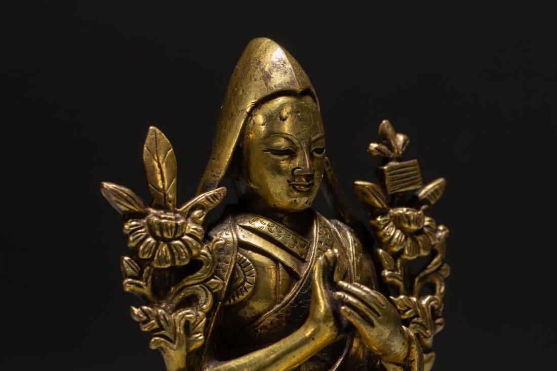 A Qing Dynasty gilt bronze Buddha statue - 5