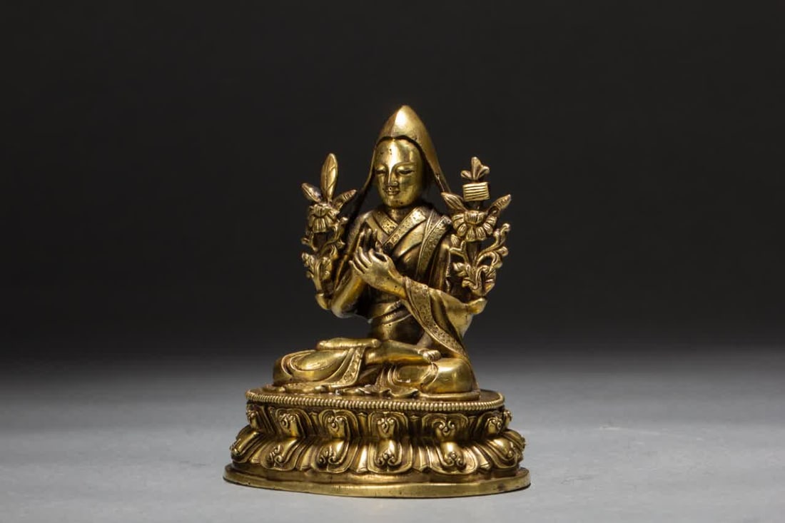 A Qing Dynasty gilt bronze Buddha statue - 6