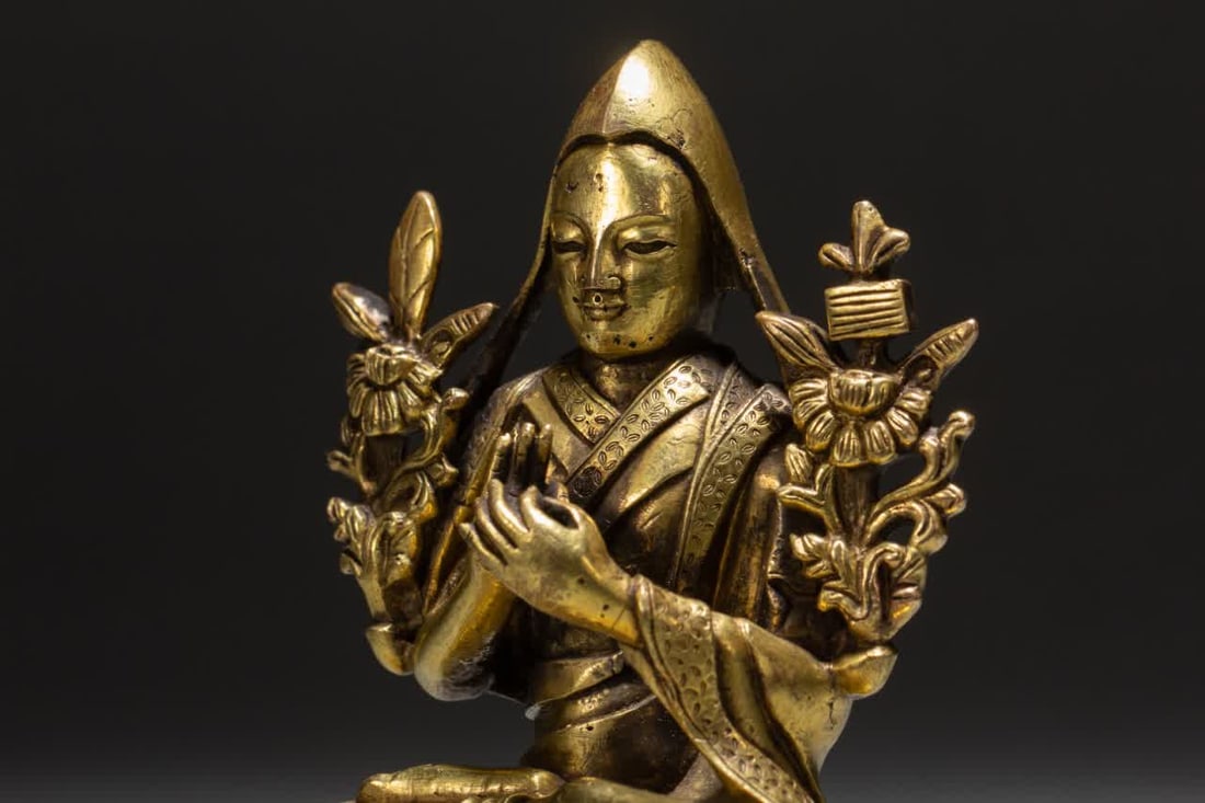 A Qing Dynasty gilt bronze Buddha statue - 7