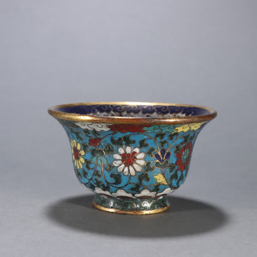 A Ming Dynasty copper gilt cloisonne cup with entwined floral patterns: Ming Dynasty gilt cloisonne cup with entwined floral patterns SIZE: H:5.3cm W:9.4cm W:262.2g (The Dimensions Of All Batches Are Manually Measured.If You Need More Detailed Information, Please Contact 