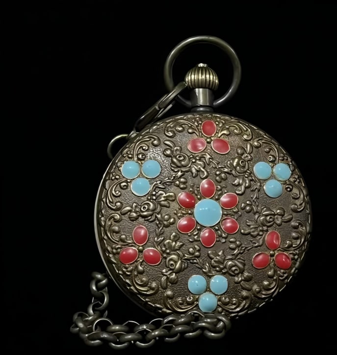 A late Qing dynasty double-leaf pure copper pocket watch: Late Qing Dynasty double-leaf pure copper pocket watch SIZE: D:55mm (The Dimensions Of All Batches Are Manually Measured.If You Need More Detailed Information, Please Contact Our Customer Service Befo