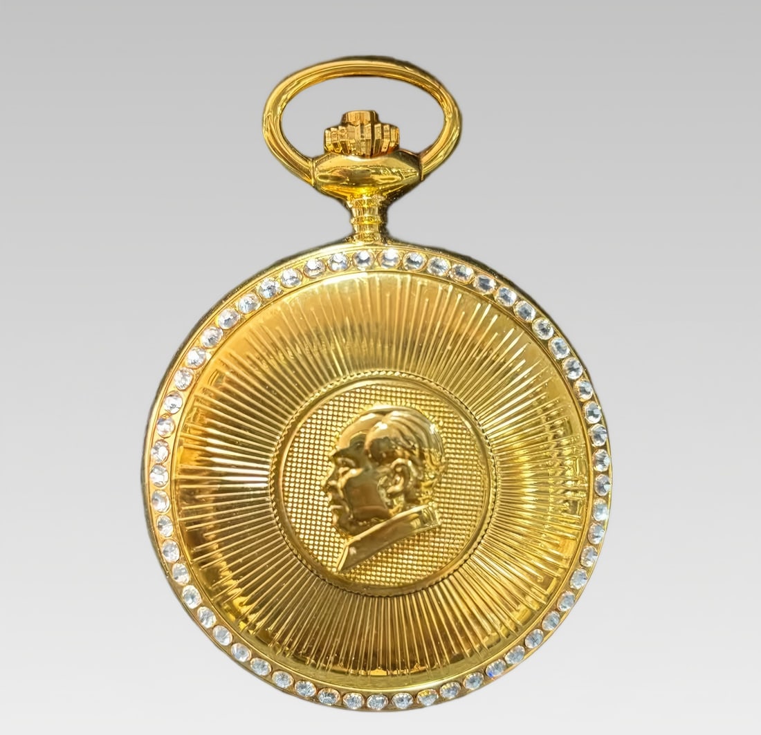 A Chairman Mao-themed commemorative pocket watch (1 of 3)