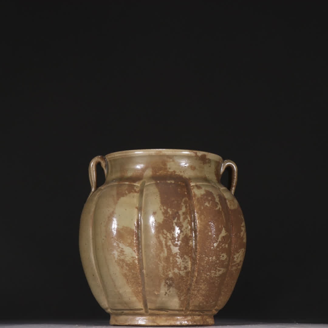One is a celadon double-linked jar with melon ridges: Celadon double-linked jar with melon edges SIZE: H:9.8cm W:9cm (The Dimensions Of All Batches Are Manually Measured.If You Need More Detailed Information, Please Contact Our Customer Service Before Bi