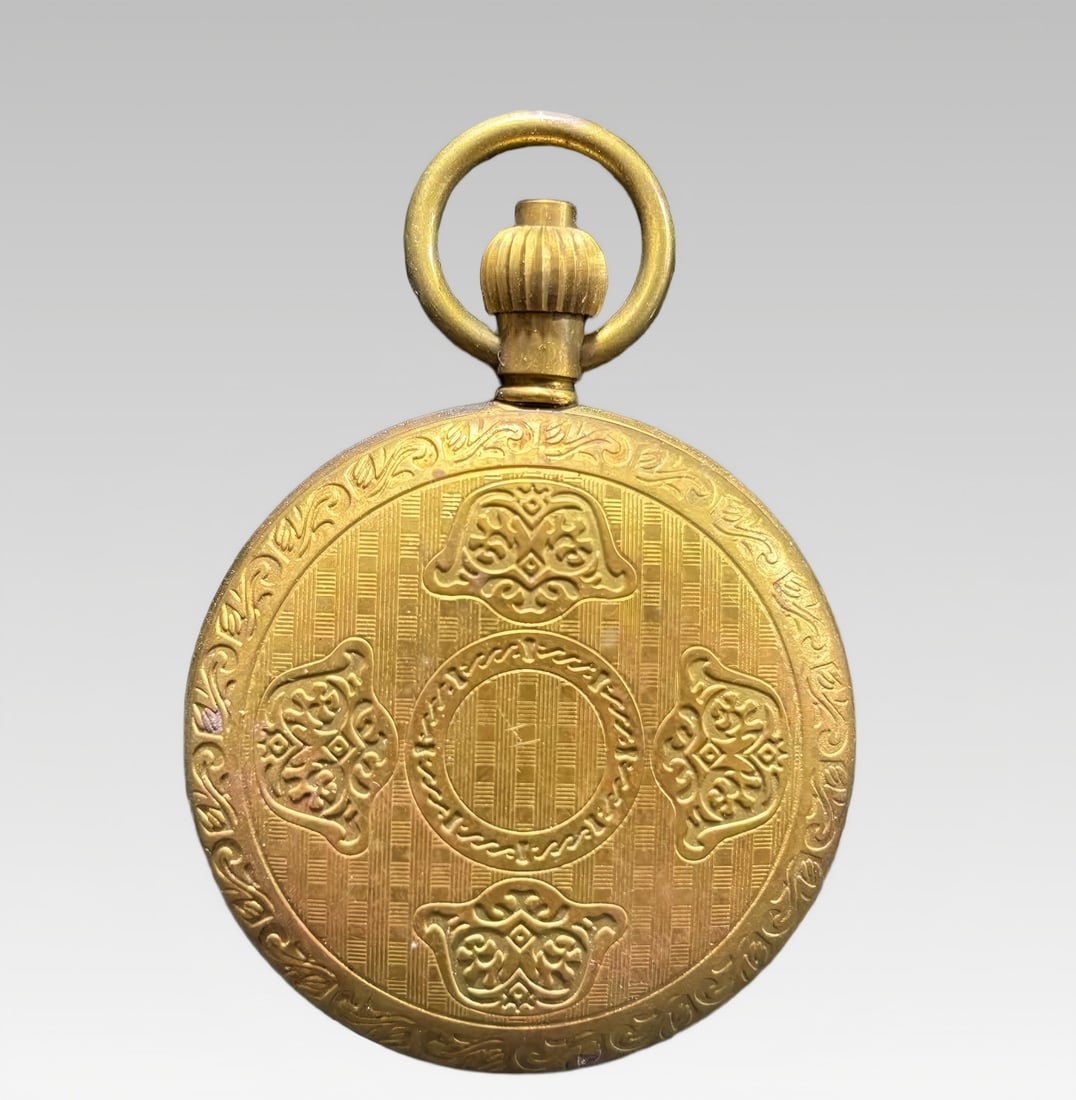 A late Qing dynasty brass pocket watch with engraved patterns: A late Qing dynasty brass pocket watch with engraved patterns SIZE: D:5cm (The Dimensions Of All Batches Are Manually Measured.If You Need More Detailed Information, Please Contact Our Customer Servic