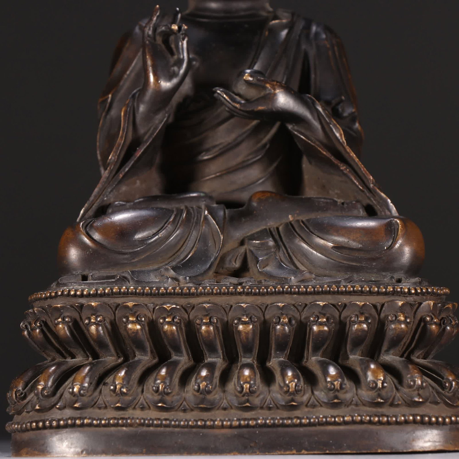 A bronze seated Arhat statue - 3