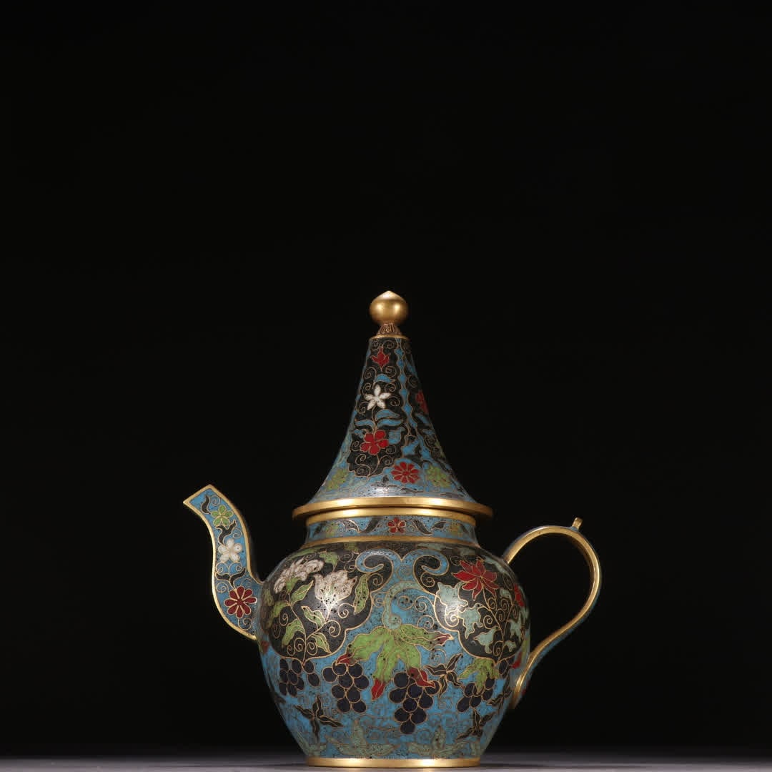 A Ming Dynasty bronze-inlaid cloisonne floral floral teapot: Ming Dynasty bronze-bodied cloisonathan floral patterned ewer SIZE: H:18.8cm W:15.7cm W:720g (The Dimensions Of All Batches Are Manually Measured.If You Need More Detailed Information, Please Contact