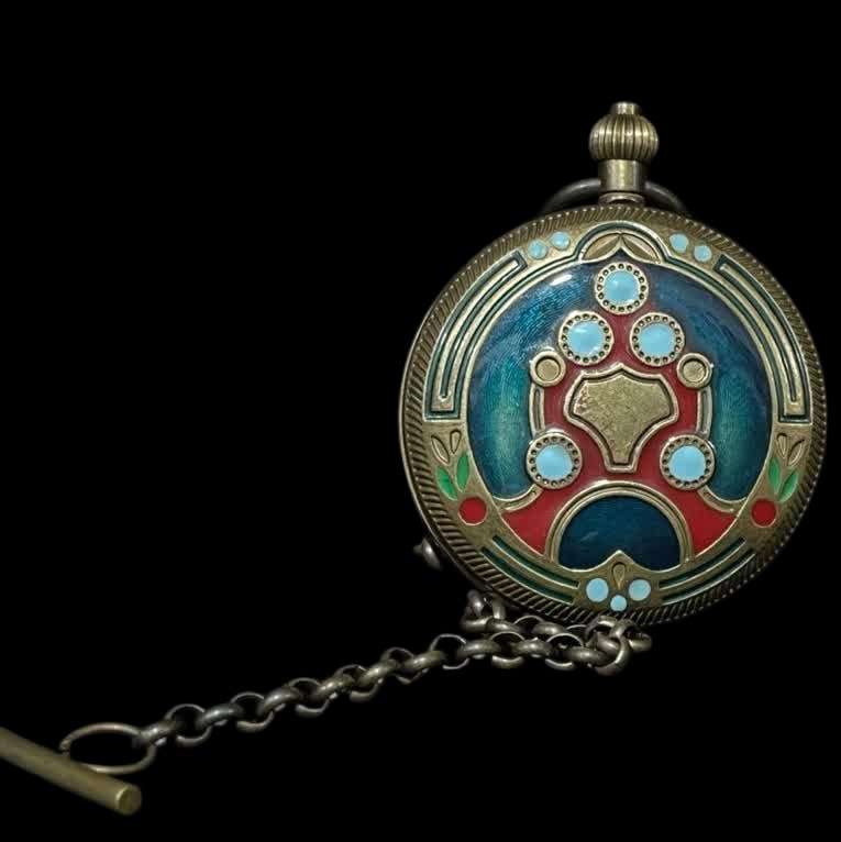 A late Qing dynasty double-leaf pure copper pocket watch: Late Qing Dynasty double-leaf pure copper pocket watch SIZE: D:55mm (The Dimensions Of All Batches Are Manually Measured.If You Need More Detailed Information, Please Contact Our Customer Service