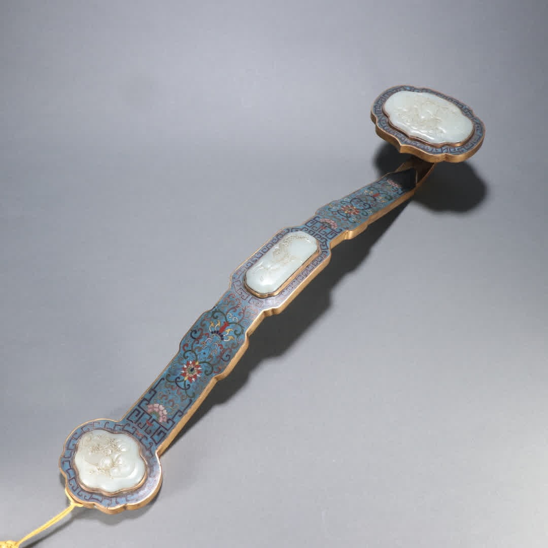 A Qing Dynasty bronze gilt cloisonne inlaid with a Ruyi handle featuring Hetian jade bat patterns: Qing Dynasty bronze gilt cloisonne inlaid with Hetian jade bat pattern ruyi handle SIZE: L:47cm W:10.6cm W:1110g (The Dimensions Of All Batches Are Manually Measured.If You Need More Detailed Informat