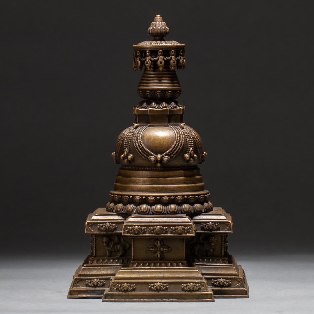 A bronze Buddha pagoda from the Qing Dynasty: Qing Dynasty bronze Buddhist pagoda SIZE: L:14cm W:14cm H:22cm W:1920g (The Dimensions Of All Batches Are Manually Measured.If You Need More Detailed Information, Please Contact Our Customer Service B
