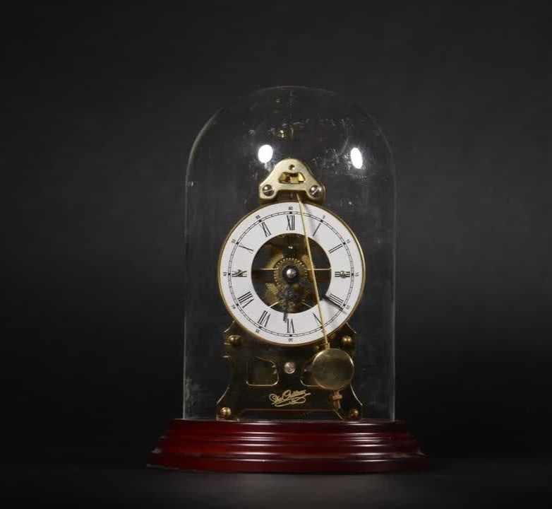 A 20th-century mountain castle bronze gilt pendulum perspective clock: 20th century: Mountain Castle Plaque Bronze Gilded Twisting Perspective Clock SIZE: H:16cm (The Dimensions Of All Batches Are Manually Measured.If You Need More Detailed Information, Please Contact Ou