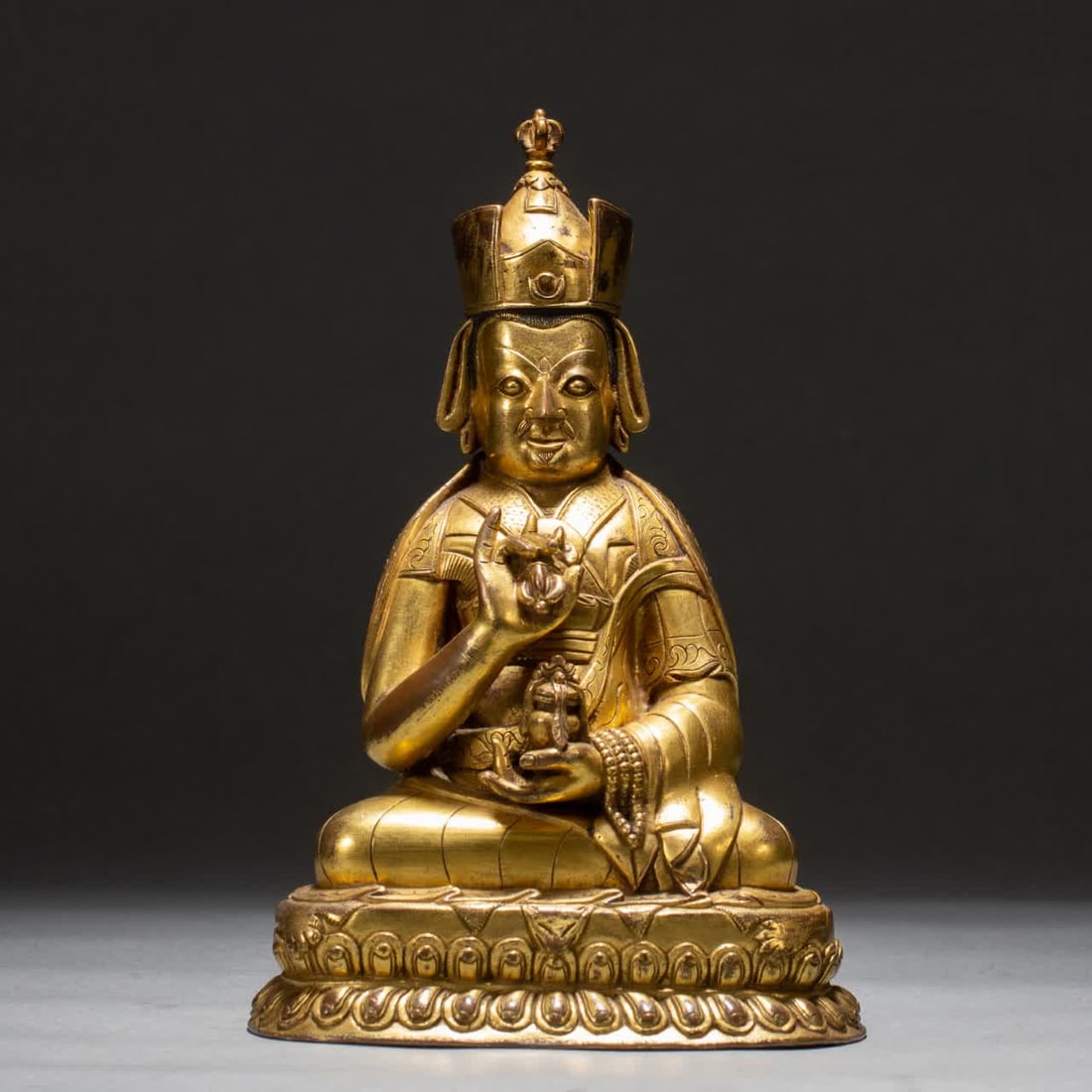 A Qing Dynasty gilt bronze Buddha statue: A gilt bronze Buddha statue from the Qing Dynasty SIZE: L:14.5cm W:12cm H:19cm W:1790g (The Dimensions Of All Batches Are Manually Measured.If You Need More Detailed Information, Please Contact Our Cu