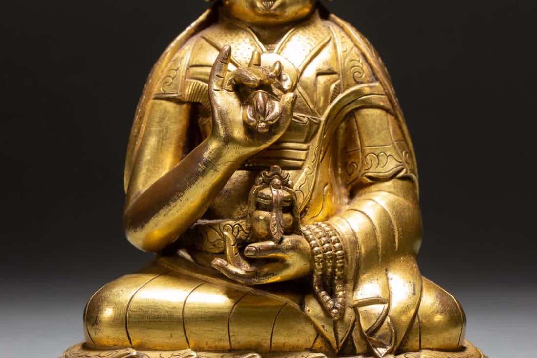 A Qing Dynasty gilt bronze Buddha statue - 3