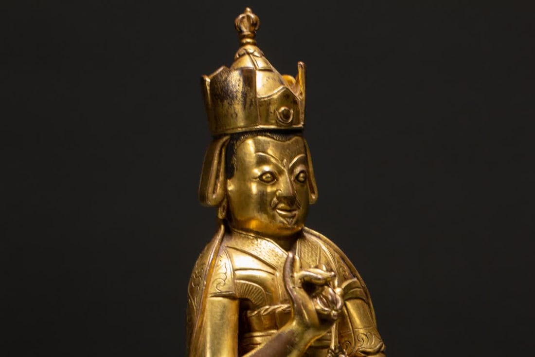 A Qing Dynasty gilt bronze Buddha statue - 5