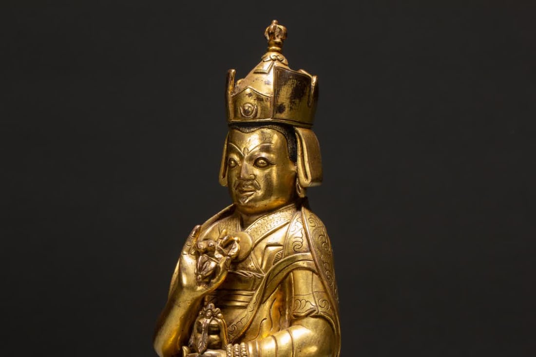 A Qing Dynasty gilt bronze Buddha statue - 7