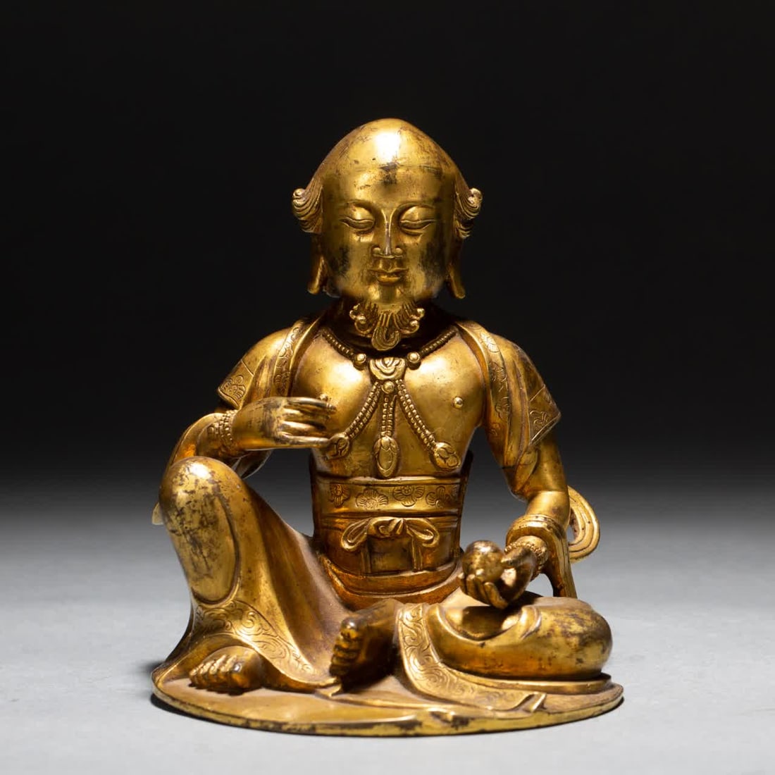 A Qing Dynasty gilt bronze Buddha statue: A gilt bronze Buddha statue from the Qing Dynasty SIZE: L:9cm W:8.5cm H:12cm W:1050g (The Dimensions Of All Batches Are Manually Measured.If You Need More Detailed Information, Please Contact Our Cust