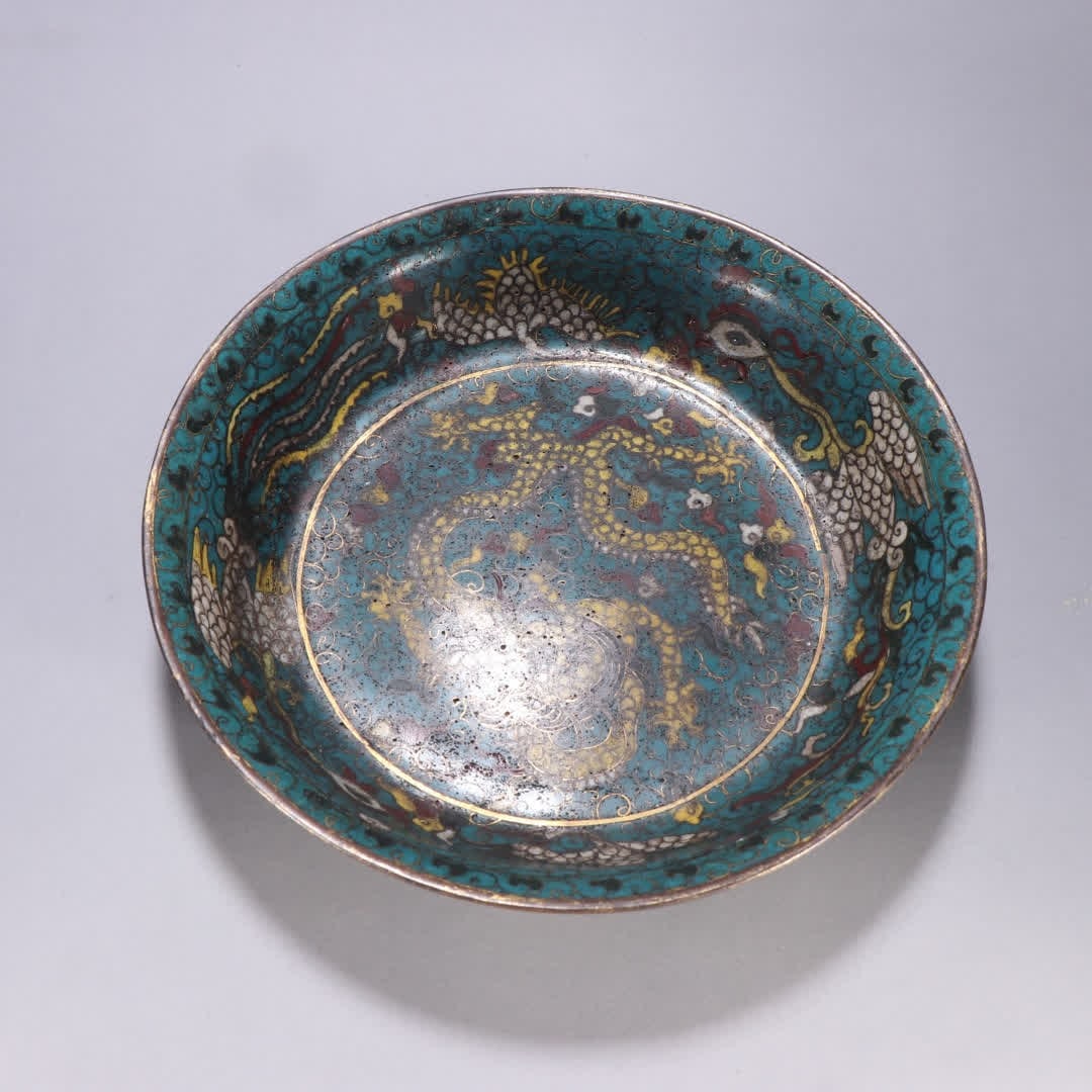 A Ming Dynasty bronze gilt cloisonne dragon plate: Ming Dynasty bronze gilt cloisonne dragon patterned plate SIZE: H:5.2cm W:24.2cm W:1140g (The Dimensions Of All Batches Are Manually Measured.If You Need More Detailed Information, Please Contact Our 