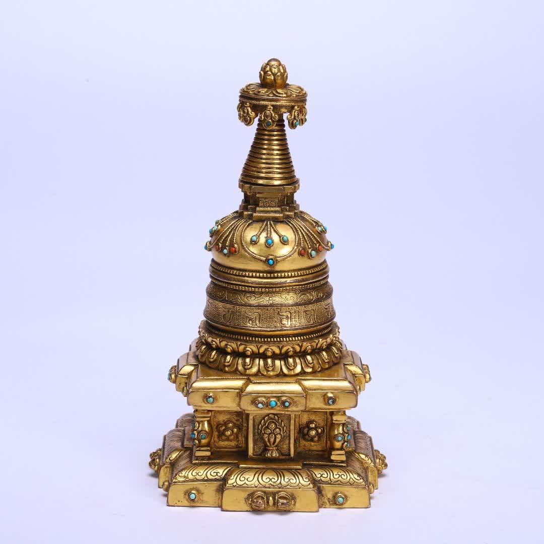 A Qing Dynasty gilded bronze pagoda: A gilded bronze pagoda from the Qing Dynasty SIZE: L:10.5cm W:10.5cm H:18cm W:1270g (The Dimensions Of All Batches Are Manually Measured.If You Need More Detailed Information, Please Contact Our Custo